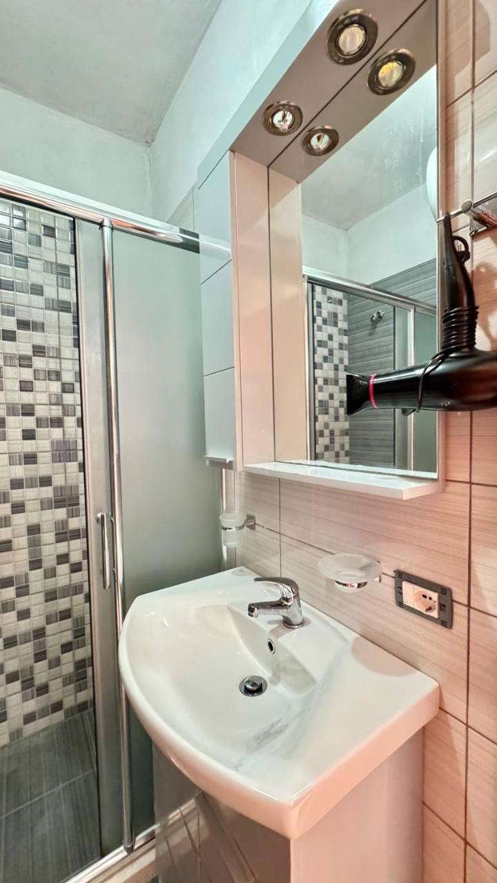Sail Sea View Apartments Sarandë 外观 照片